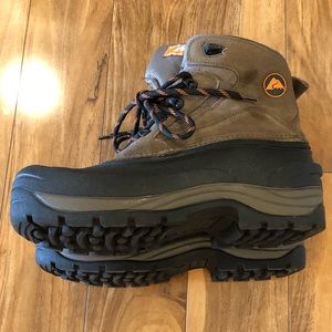Like new snow boots